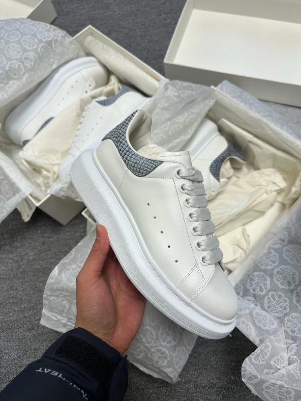 全新未使用 Alexander McQueen/亚历山大·麦昆 女士小白鞋