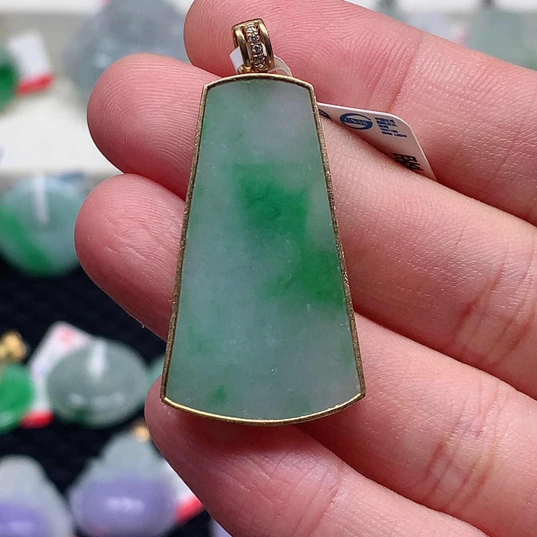 颈饰18K金镶嵌翡翠翡翠吊坠