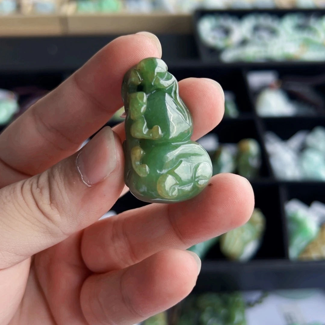 翡翠未镶嵌颈饰挂件