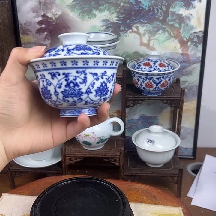 其他瓷缠枝莲盖碗