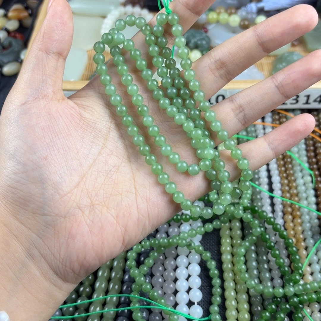 曾***去颈饰未镶嵌和田玉