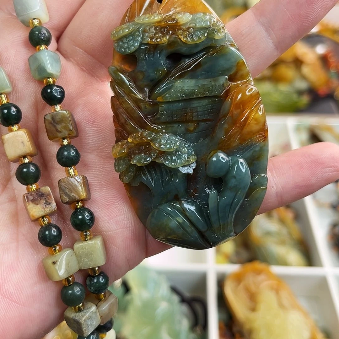 蛇纹石玉颈饰未镶嵌