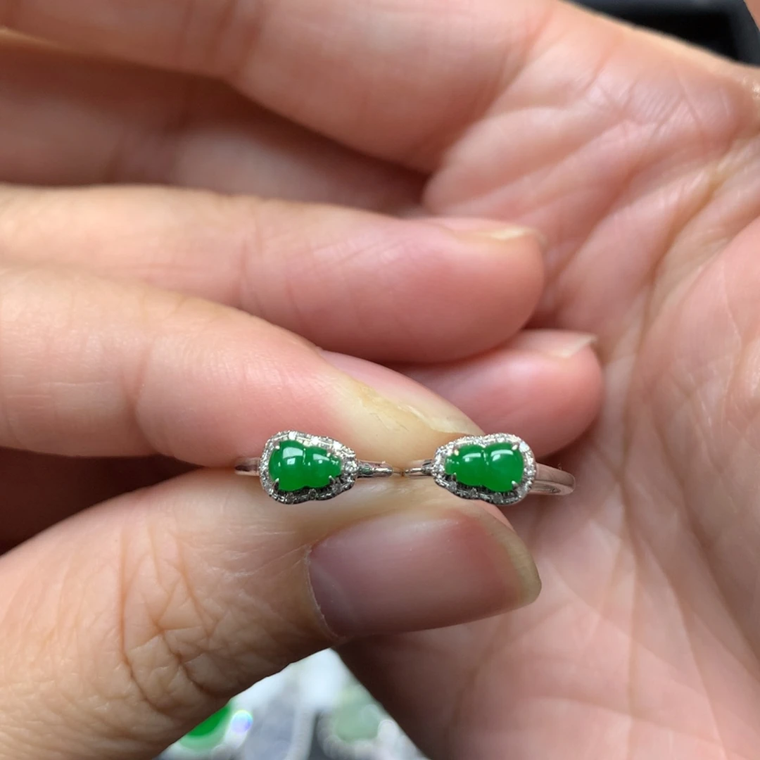 翡翠18K金镶嵌耳饰葫芦