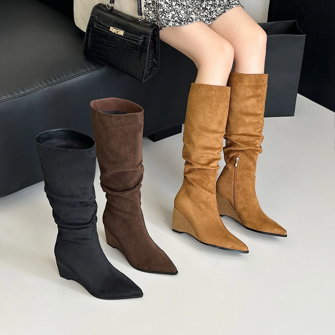 秋冬新款尖头坡跟镶钻侧拉链时装长筒堆堆靴百搭时尚绒面简约大气
