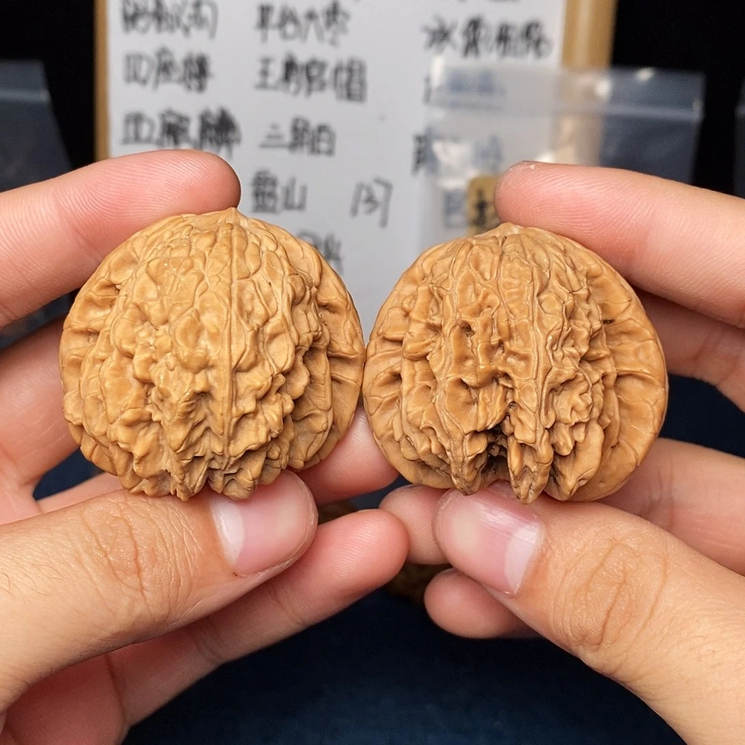 文玩核桃吊坠暴雪