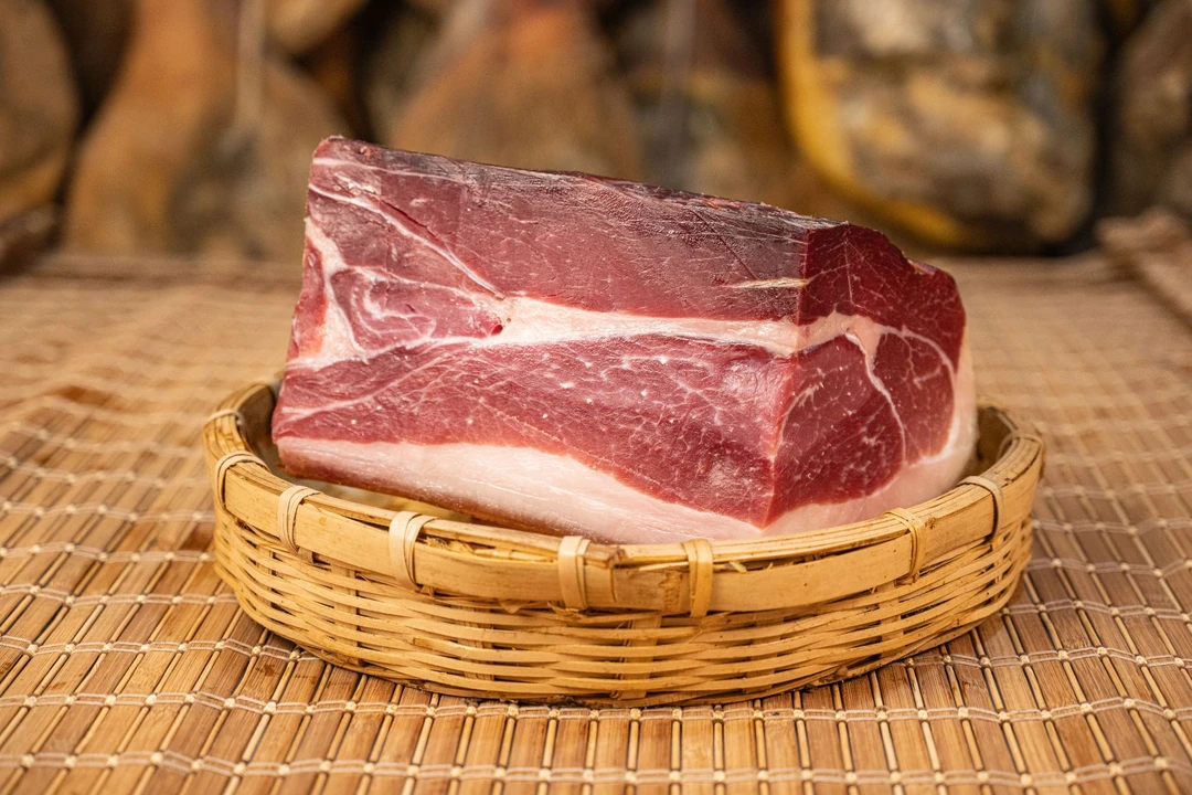 云南陈姐山咔咔跑山猪农家传统工艺腌制火腿(直播间一物一拍)