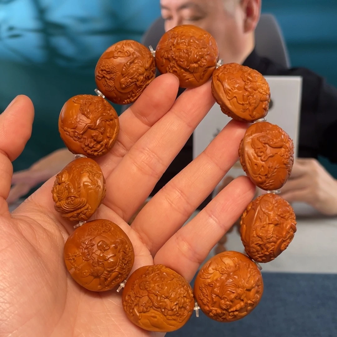 橄榄核双面风景十八罗汉核雕作品