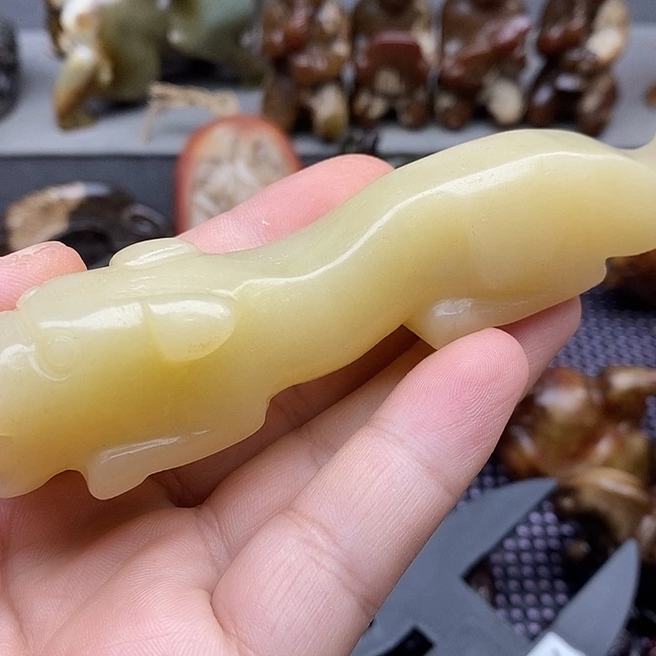 未镶嵌蛇纹石玉颈饰
