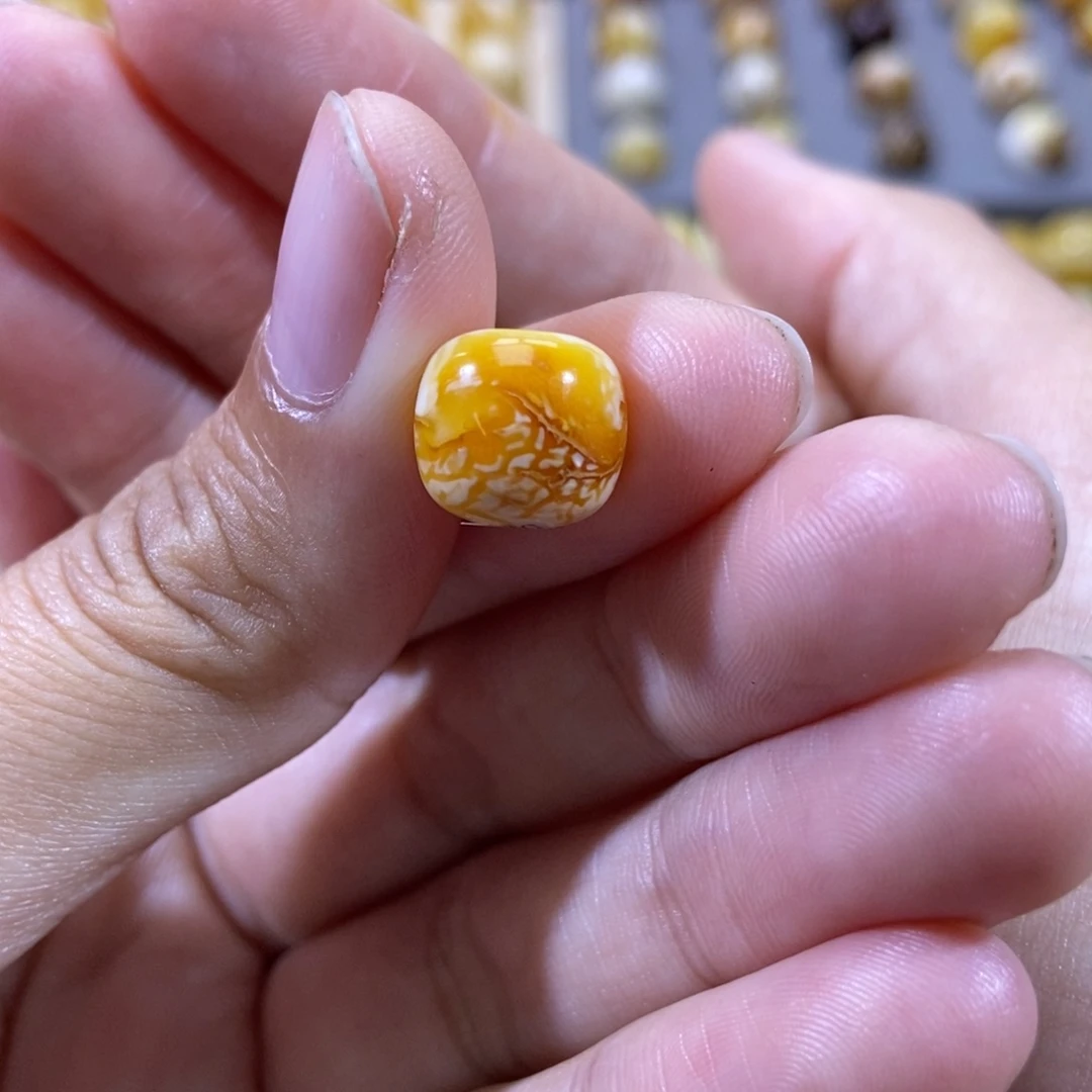 琥珀珠宝奇石未镶嵌蛋****宙