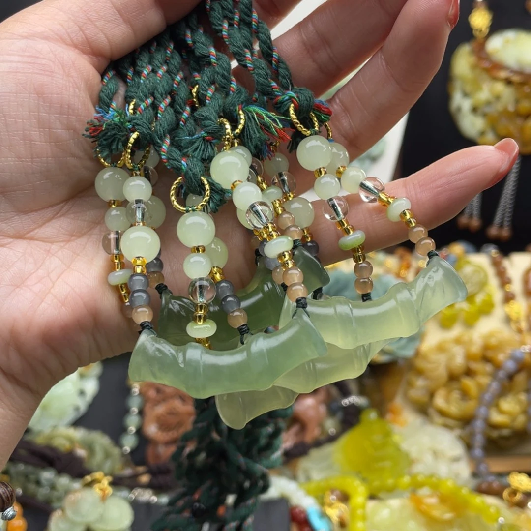 未镶嵌蛇纹石玉颈饰