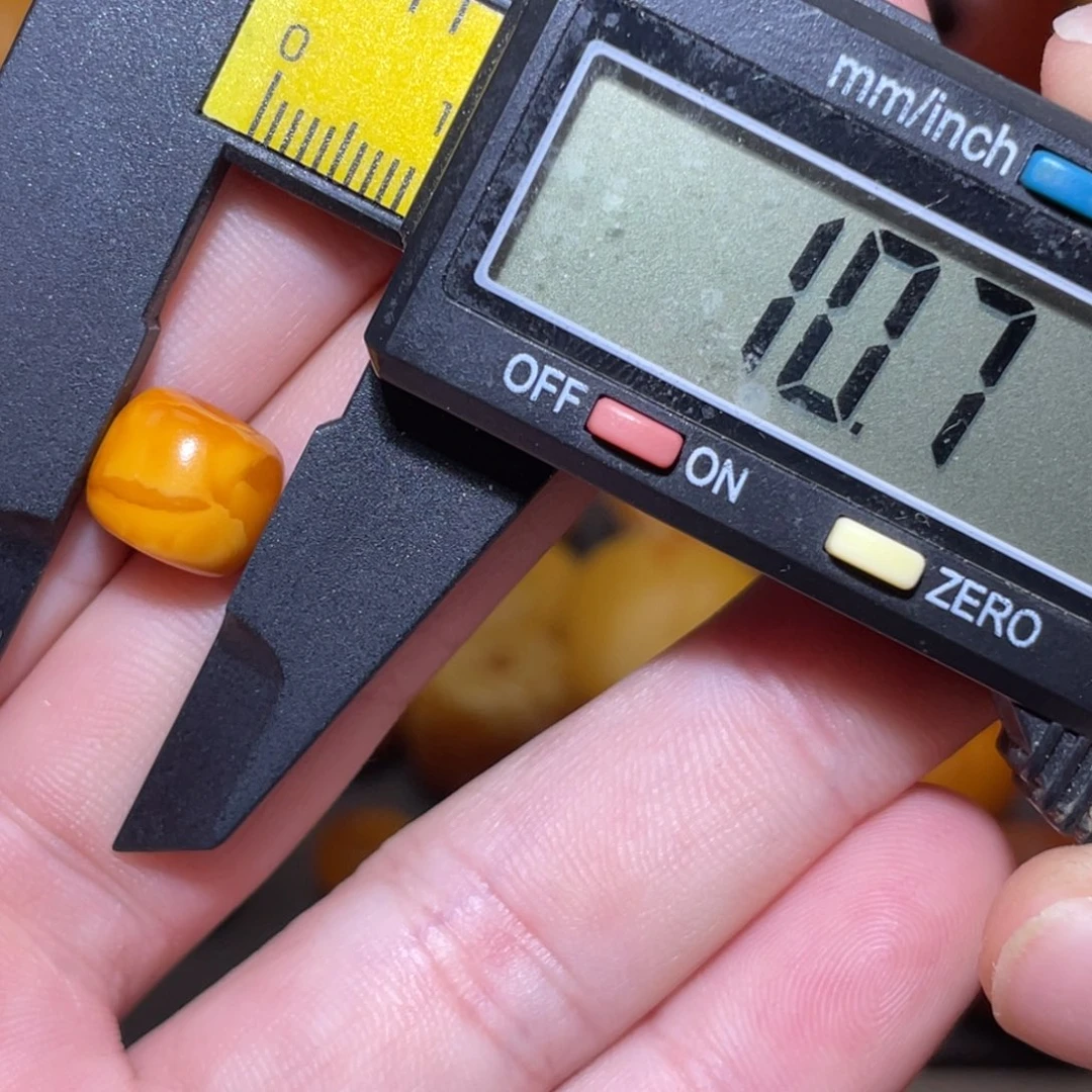 琥珀未镶嵌裸石墩子