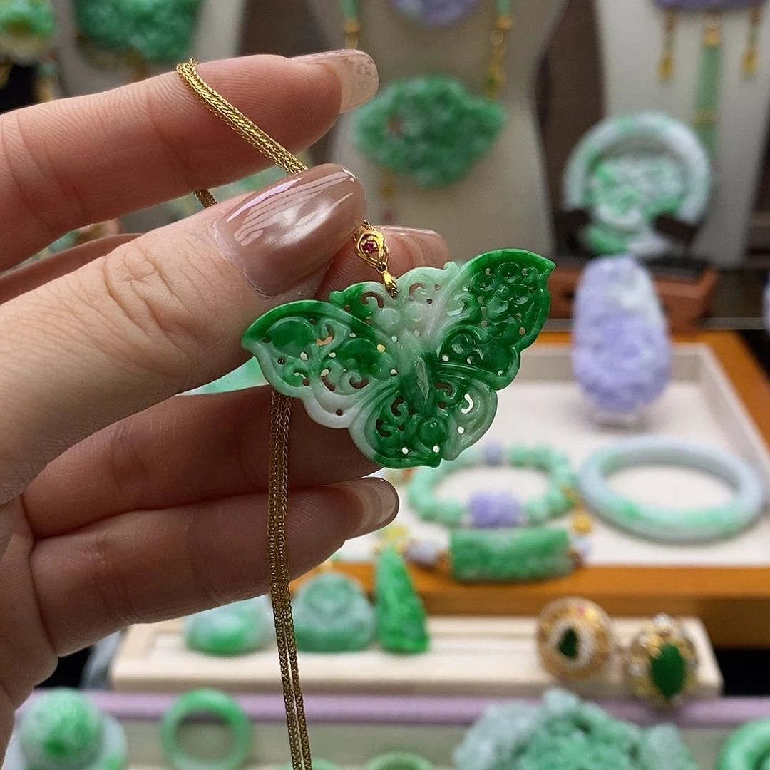 颈饰未镶嵌翡翠天然