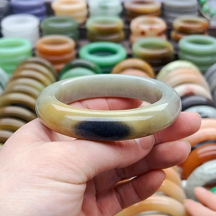 未镶嵌手镯（圆镯）石英质玉