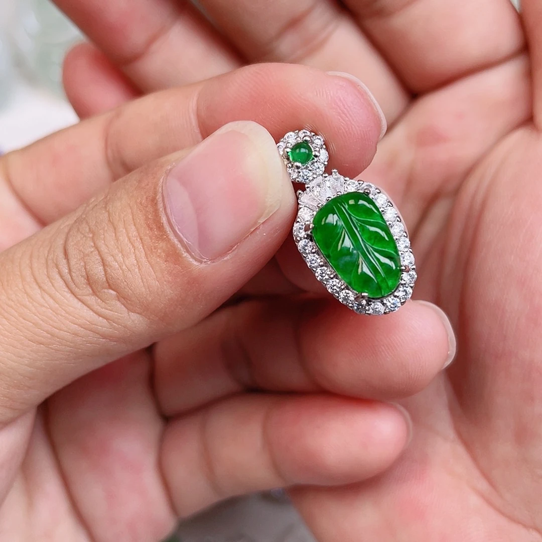 颈饰未镶嵌翡翠叶子