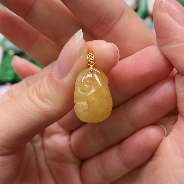 翡翠颈饰未镶嵌吊坠