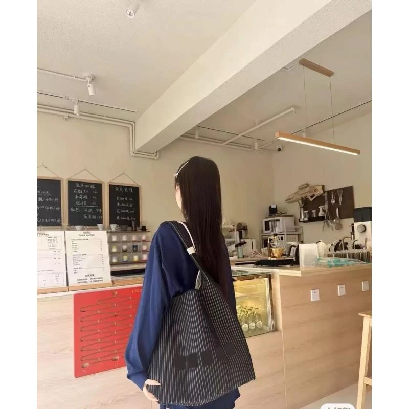 新新定制-大容量便携通勤单肩ins时尚高级感字母款托特包94014