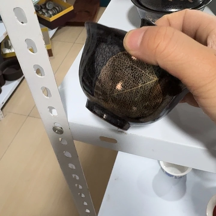 主人杯一个，瓷。。瓷