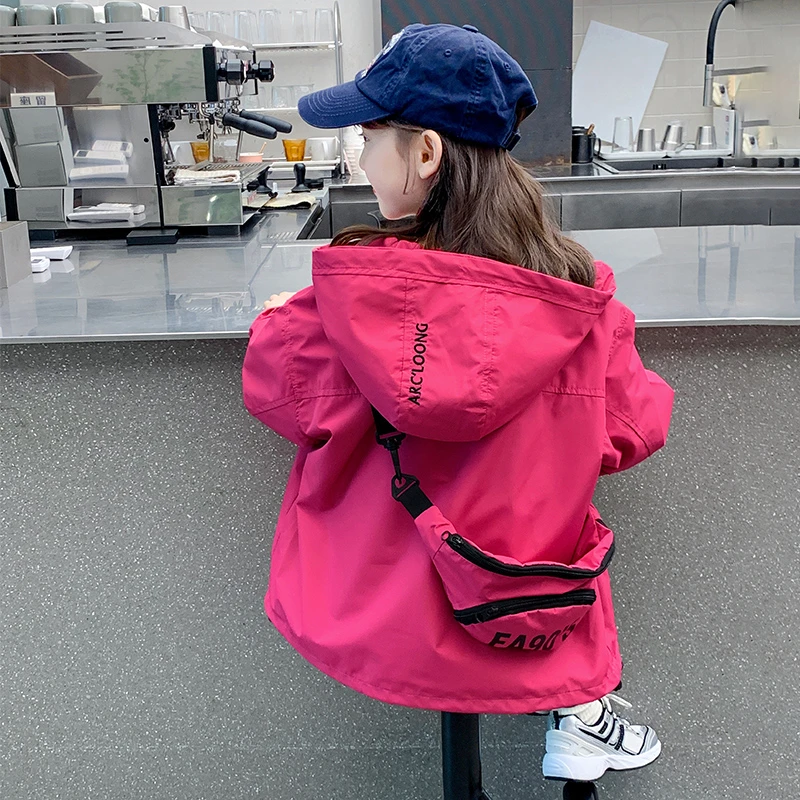 女童外套春秋2025新款洋气儿童冲锋衣秋装小女孩韩版运动连帽上衣