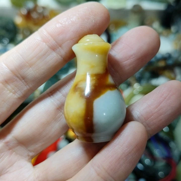 岫玉未镶嵌挂坠款式