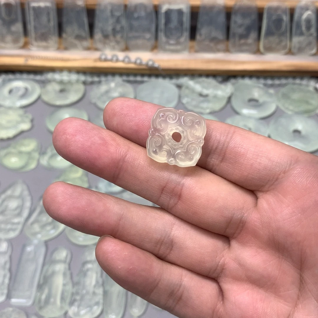 蛇纹石玉颈饰未镶嵌远****师