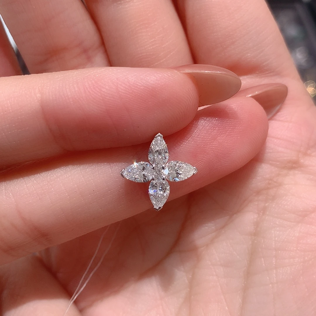 铂Pt950镶嵌实验室培育钻石四叶草吊坠