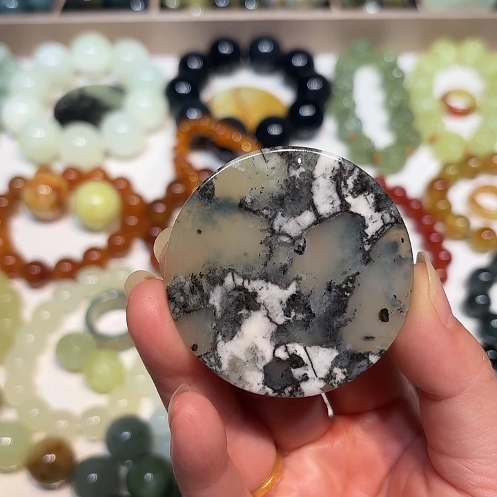 蛇纹石玉未镶嵌吊坠