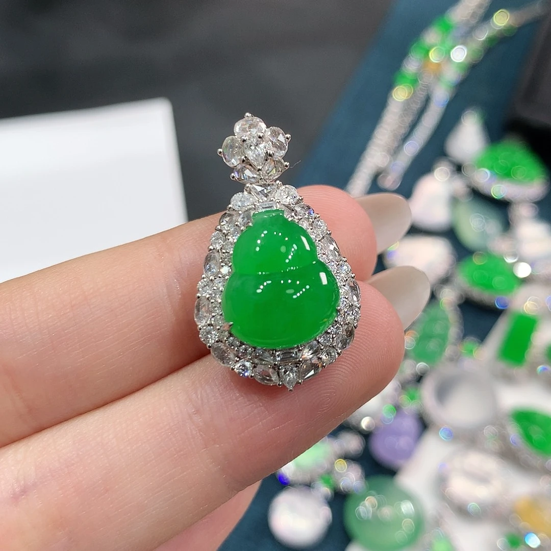 翡翠18K金镶嵌颈饰冰种正阳绿葫芦 48小时鉴赏期