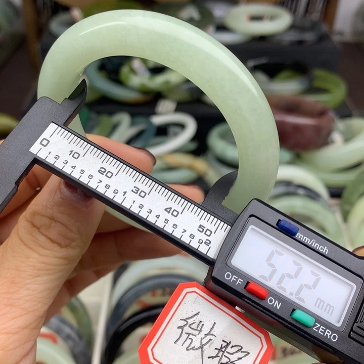 蛇纹石玉未镶嵌手镯324