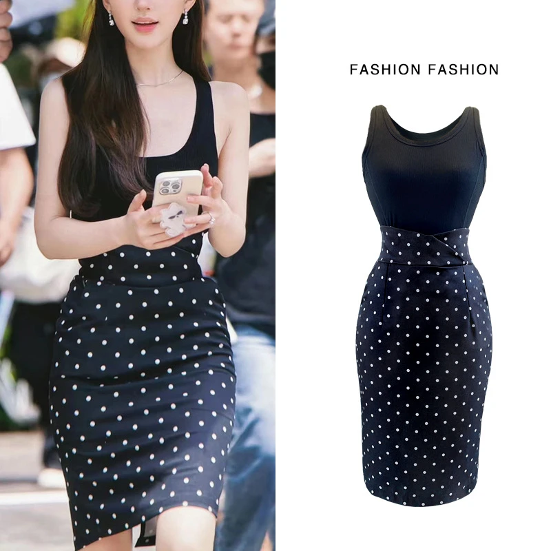多巴胺显瘦2025黑色吊带背心U领上衣女夏+高腰波点半身裙两件套