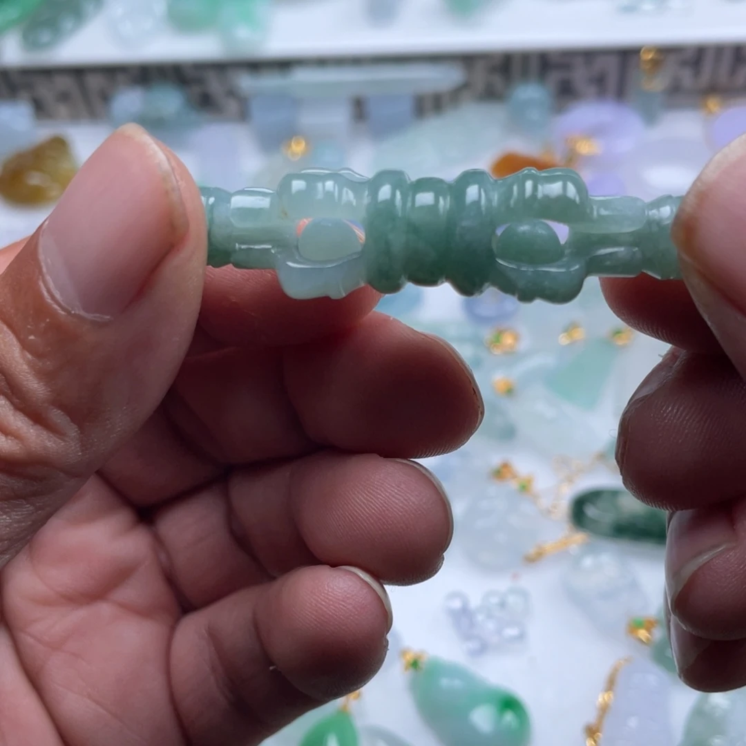 翡翠未镶嵌颈饰翡翠冰飘花车挂