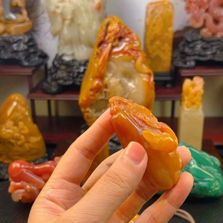 每***临老挝石精品田黄手玩