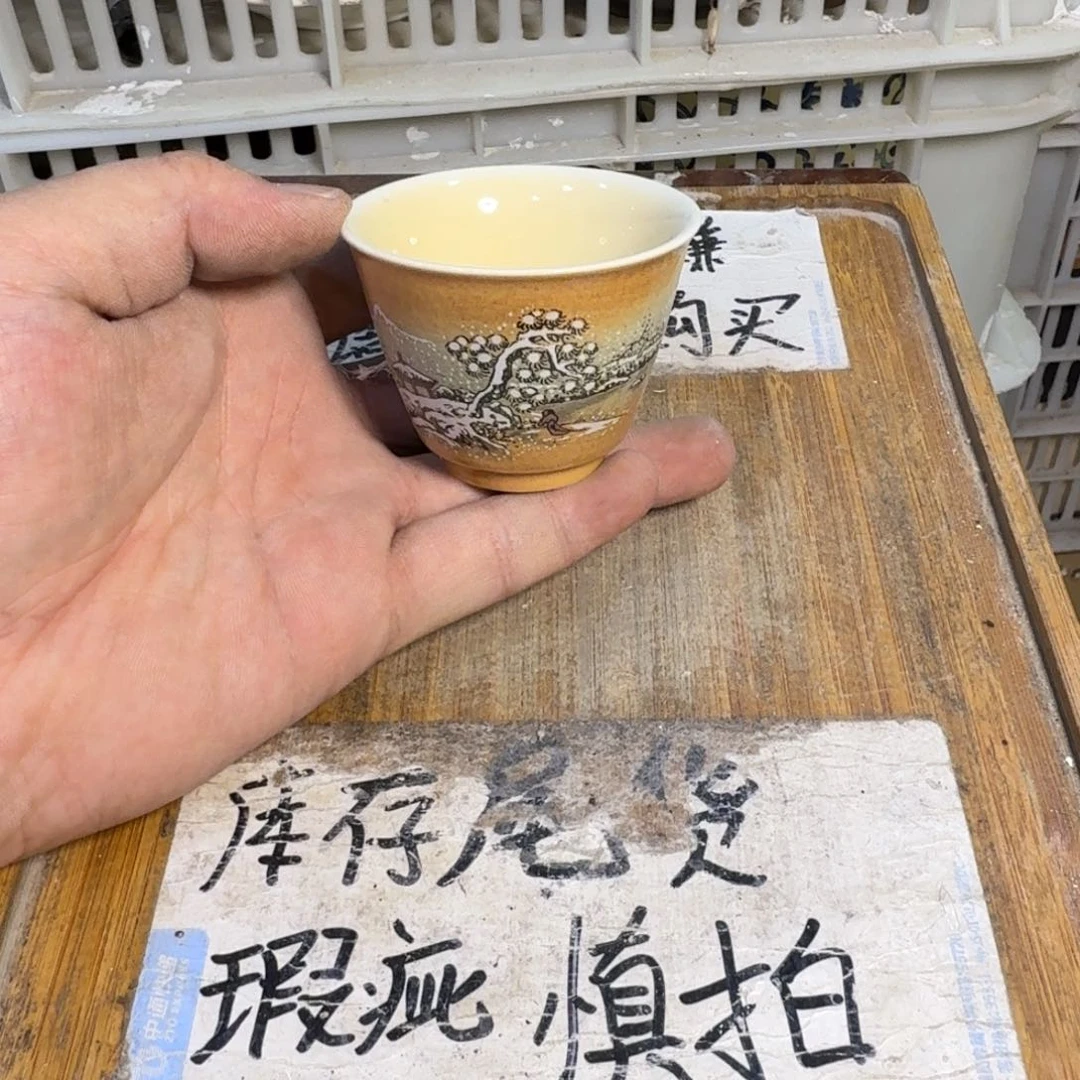 微瑕疵介意勿拍陶瓷器皿H714