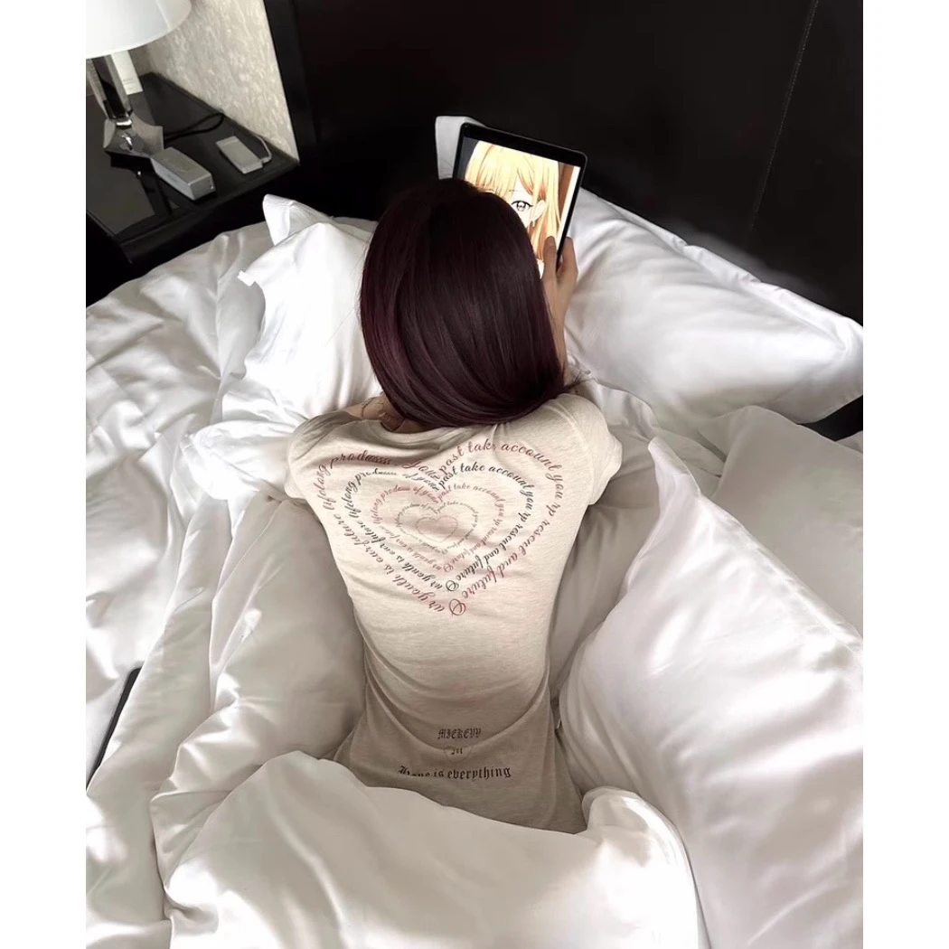 心动循环 夏季圆领字母T恤女修身收腰体塑身日常恤印花短袖上衣