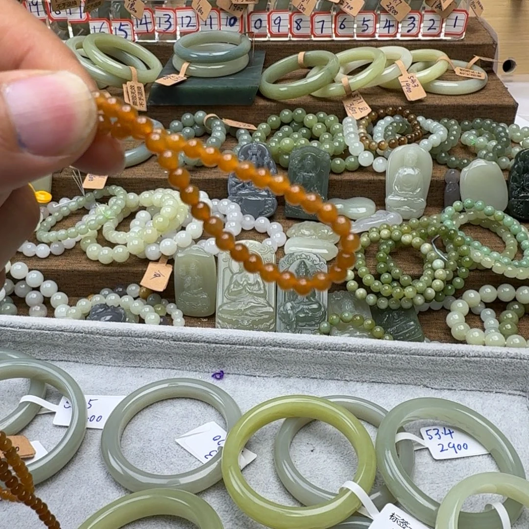 叶***子和田玉（糖玉）未镶嵌手链