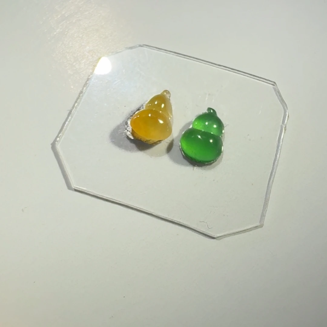 翡翠未镶嵌颈饰葫芦