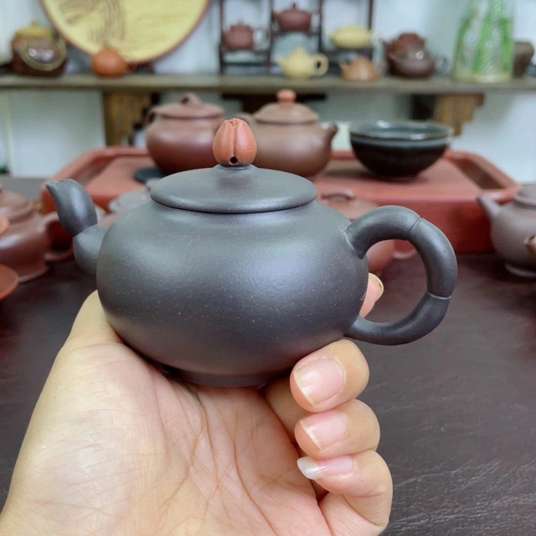 茶壶紫砂鸿运当头。