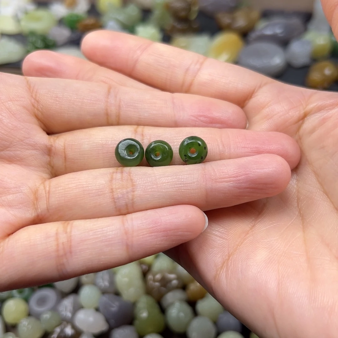 最***皮和田玉未镶嵌颈饰