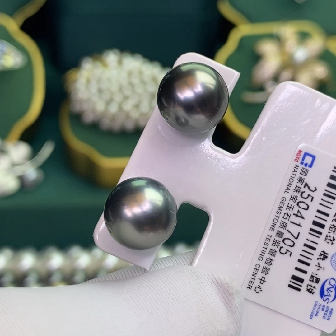 18K金镶嵌海水珍珠耳饰