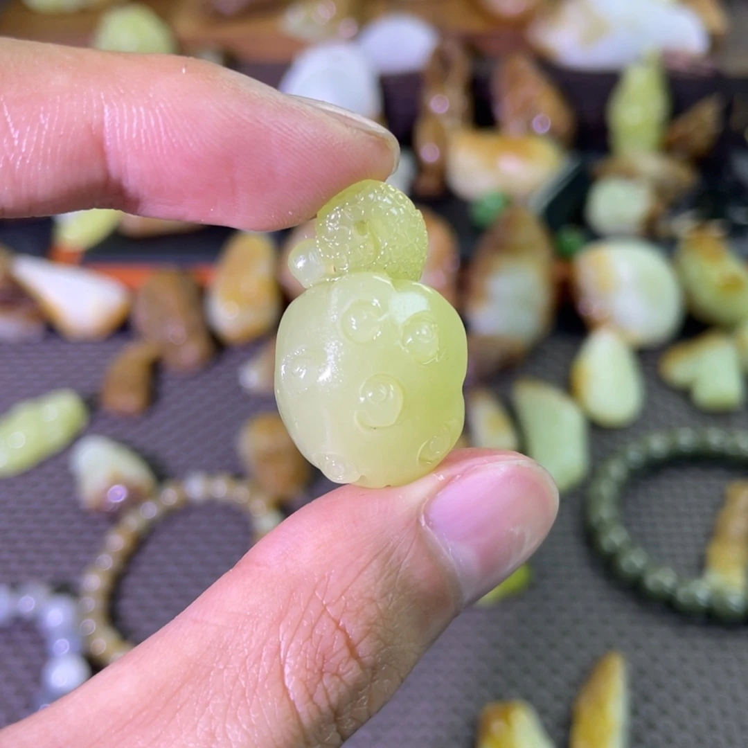 颈饰未镶嵌和田玉若羌黄口莲蓬