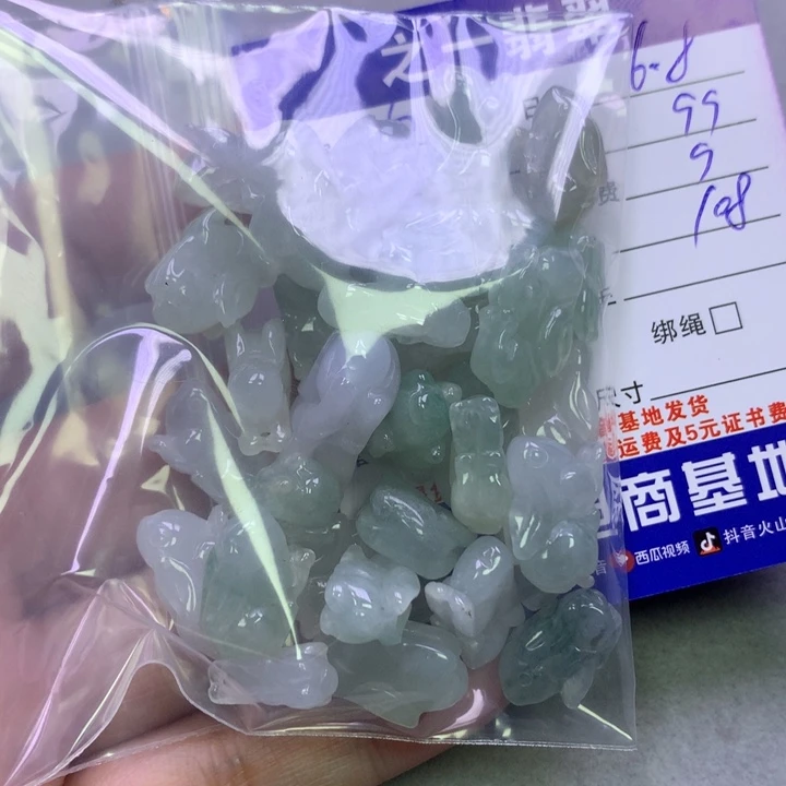 翡翠未镶嵌颈饰白*
