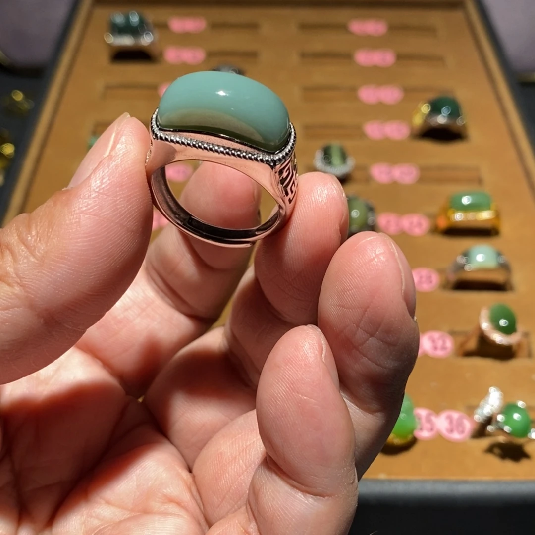 小***子和田玉未镶嵌戒指