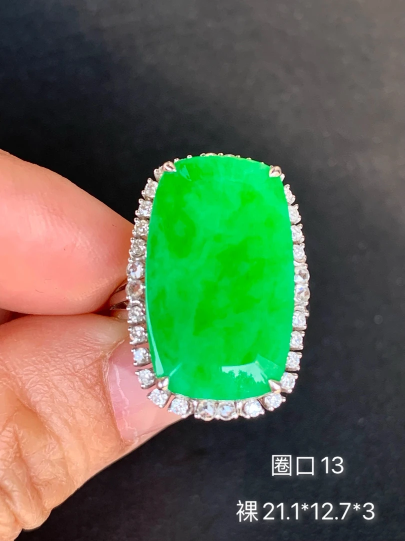 高冰正阳绿大方糖戒指  均匀满绿水头色一流！随便看7-8万！