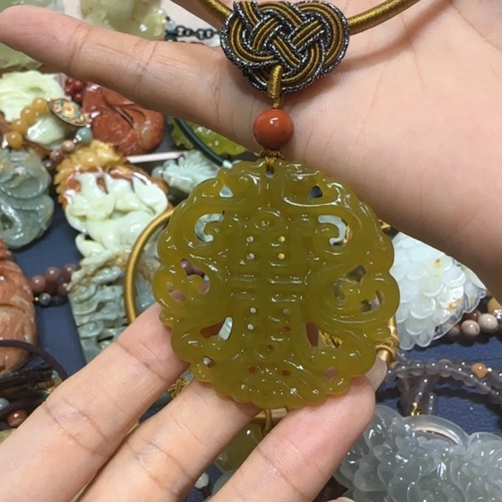 蛇纹石玉吊坠未镶嵌