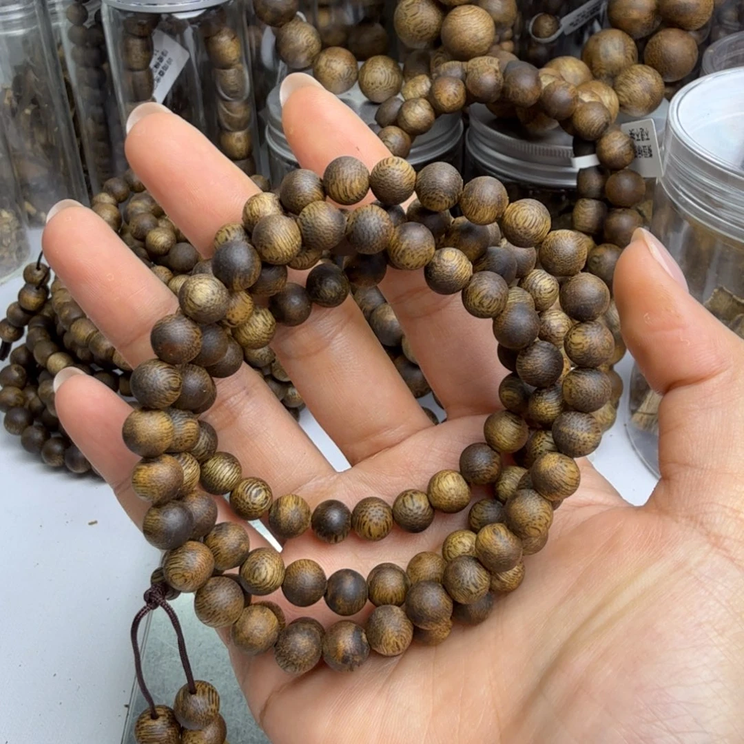 君***下沉香手串0.7规格的17克+