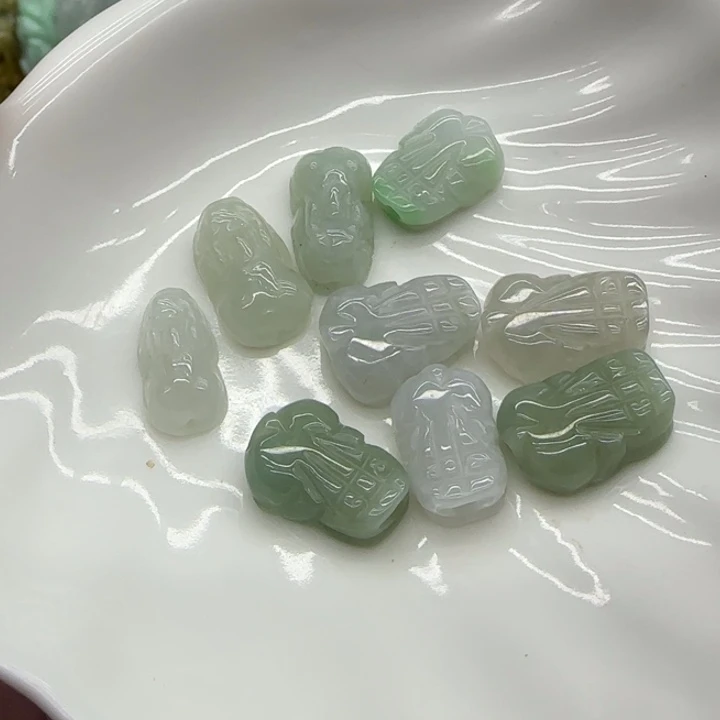 翡翠未镶嵌手链貔貅