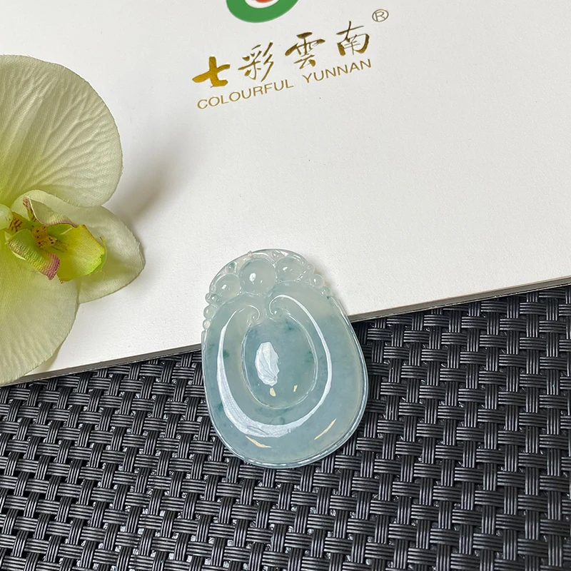 Colourful Yunnan/七彩云南冰种飘花翡翠福贝