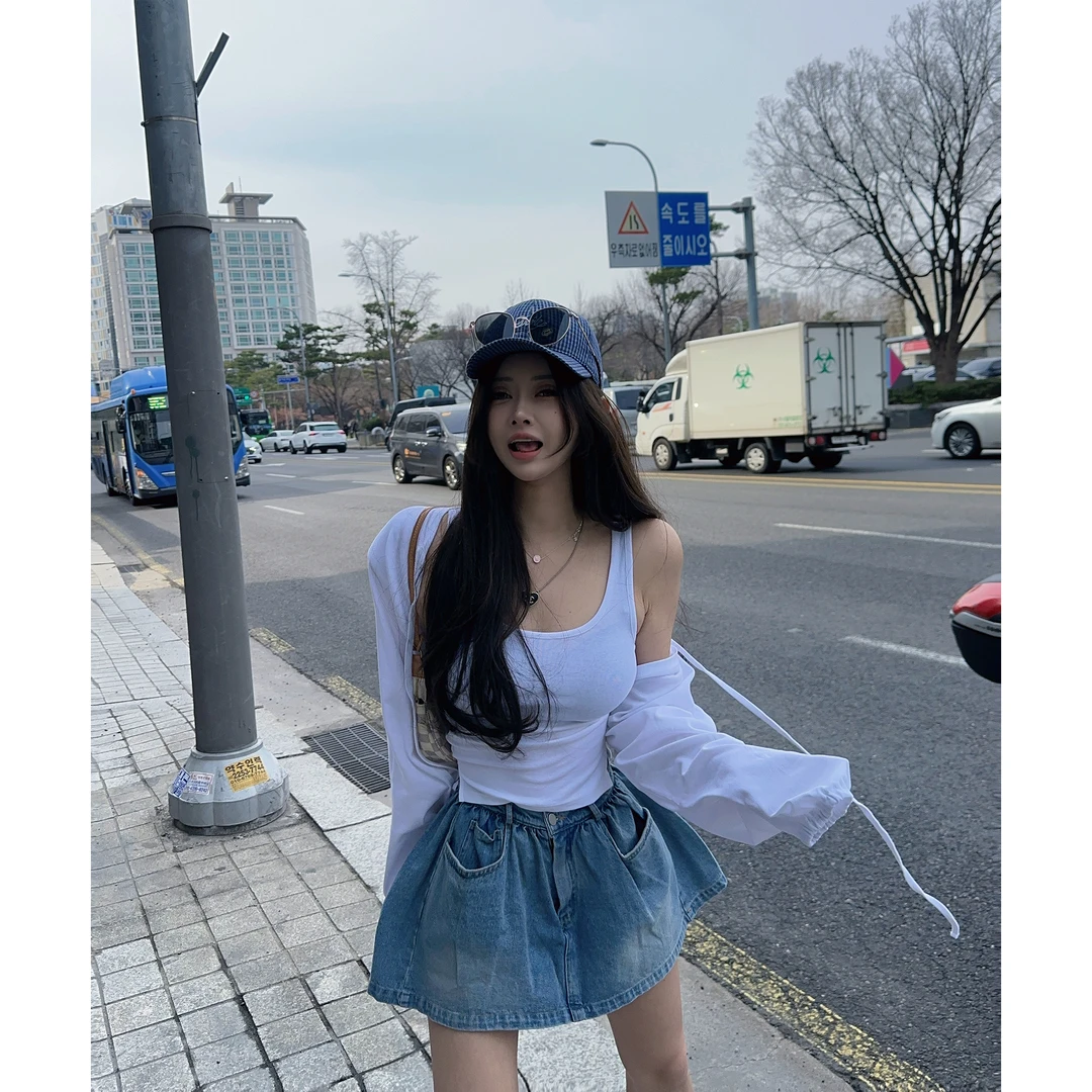 21DEGREES【时髦女孩】白色短款坎肩叠搭小背心洋气牛仔裙裤