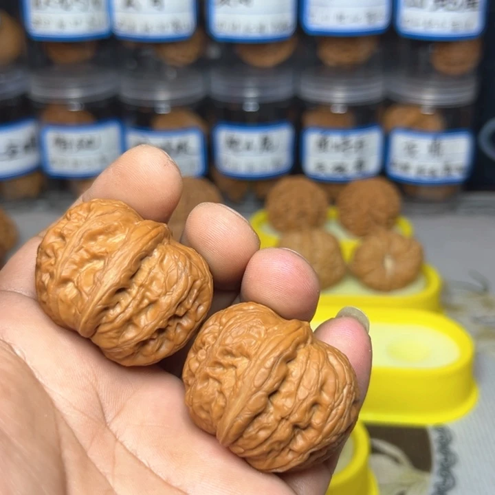 文玩核桃吊坠?**哈元宝