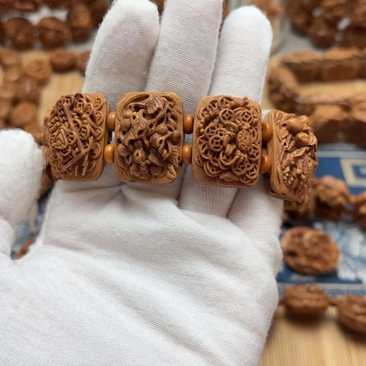 桃核雕刻吉祥八宝手牌