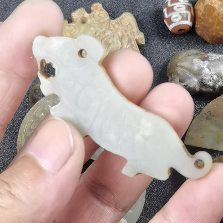 玛瑙/玉髓颈饰合金小老虎
